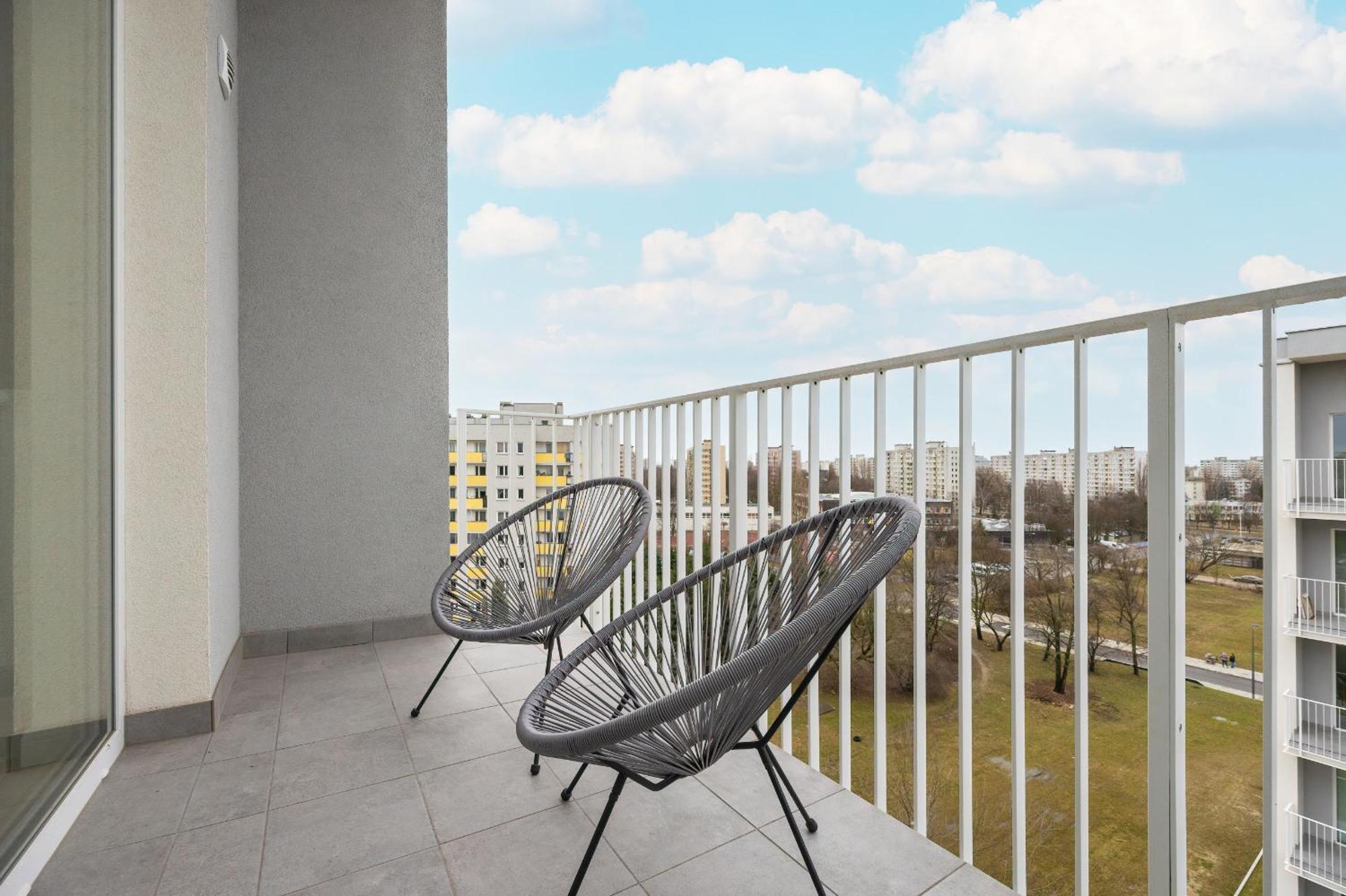 Stylish With Balcony 7th Floor By Renters Appartement Warschau