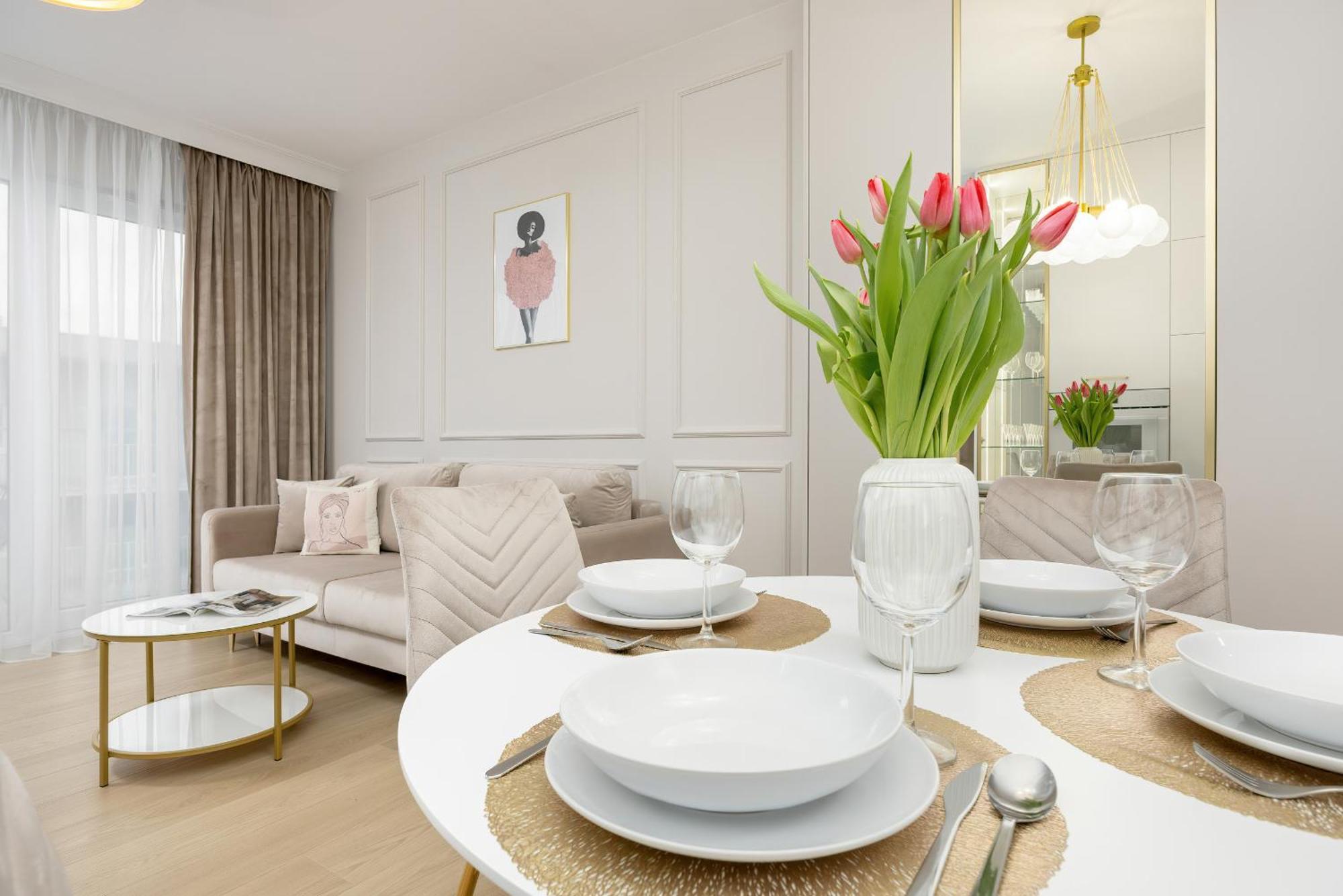 Stylish With Balcony 7th Floor By Renters * Warszawa