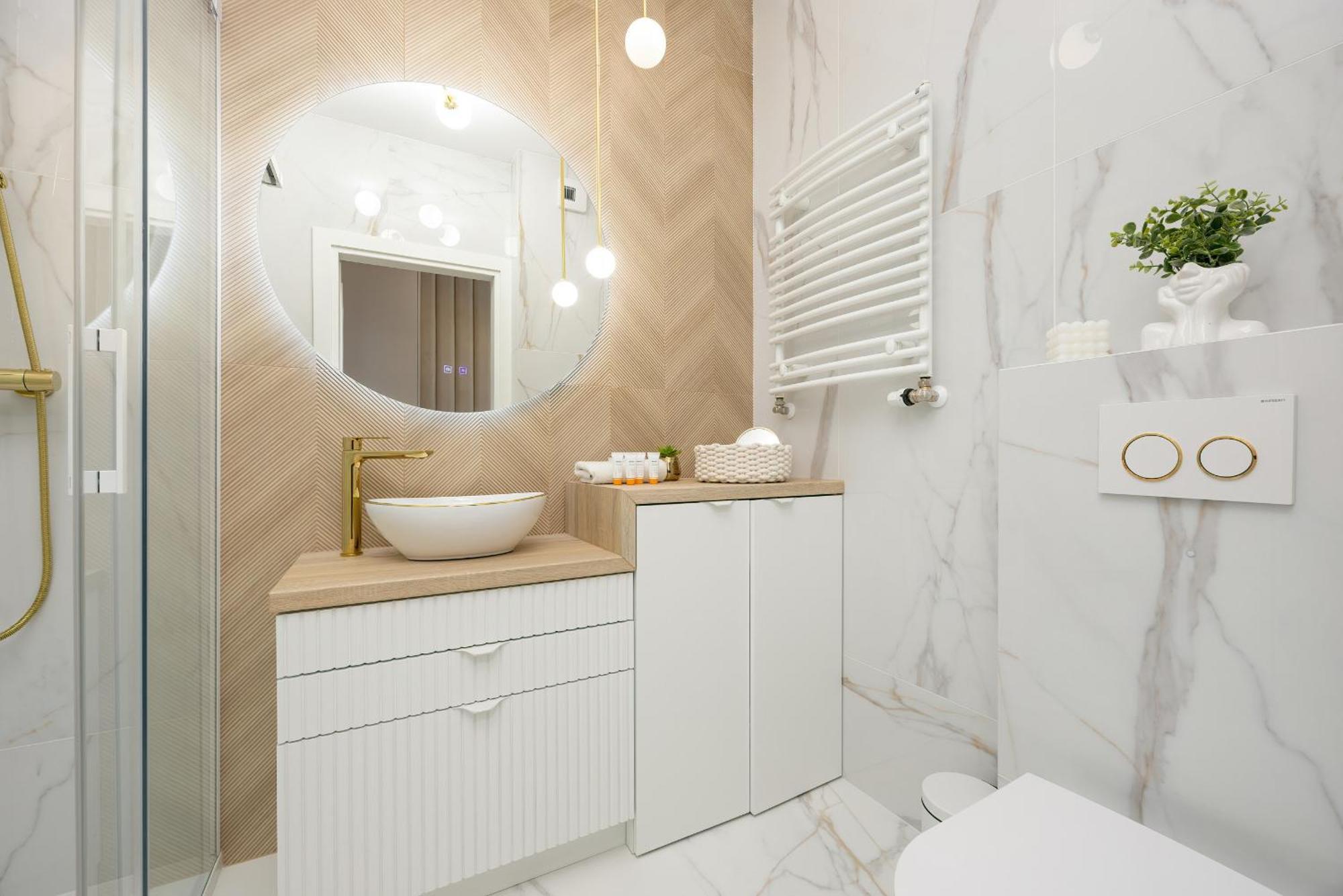 Butas Stylish With Balcony 7th Floor By Renters