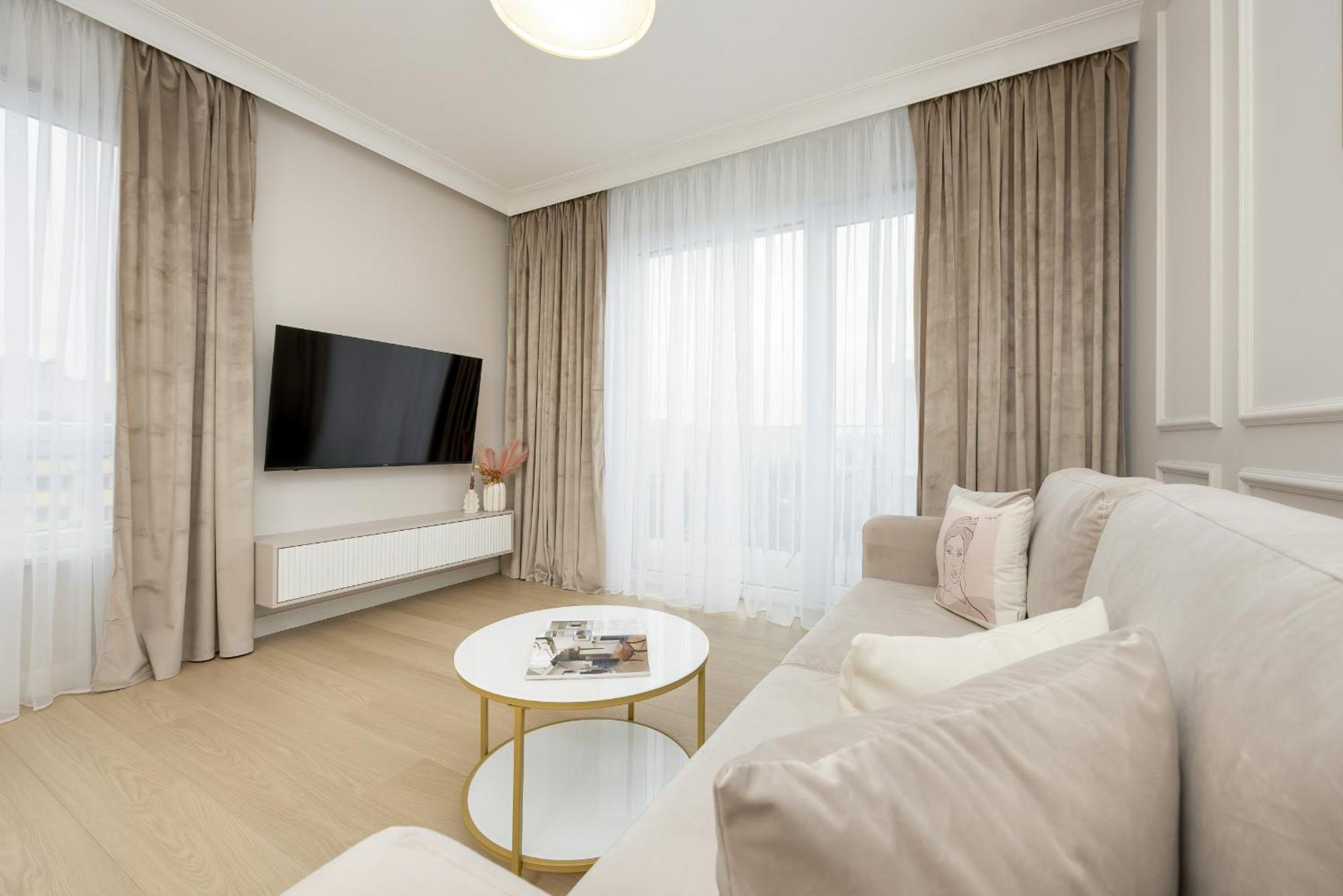 Stylish With Balcony 7th Floor By Renters Butas
