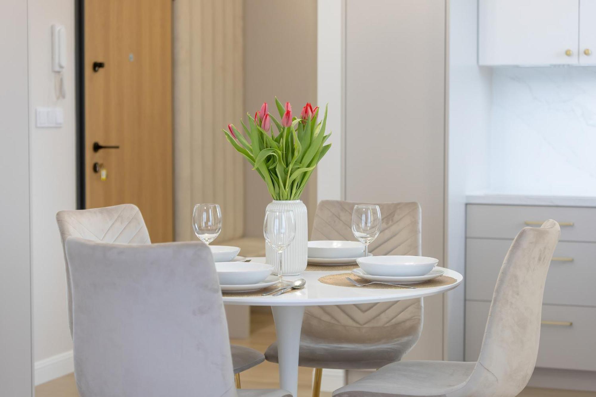 Stylish With Balcony 7th Floor By Renters Butas