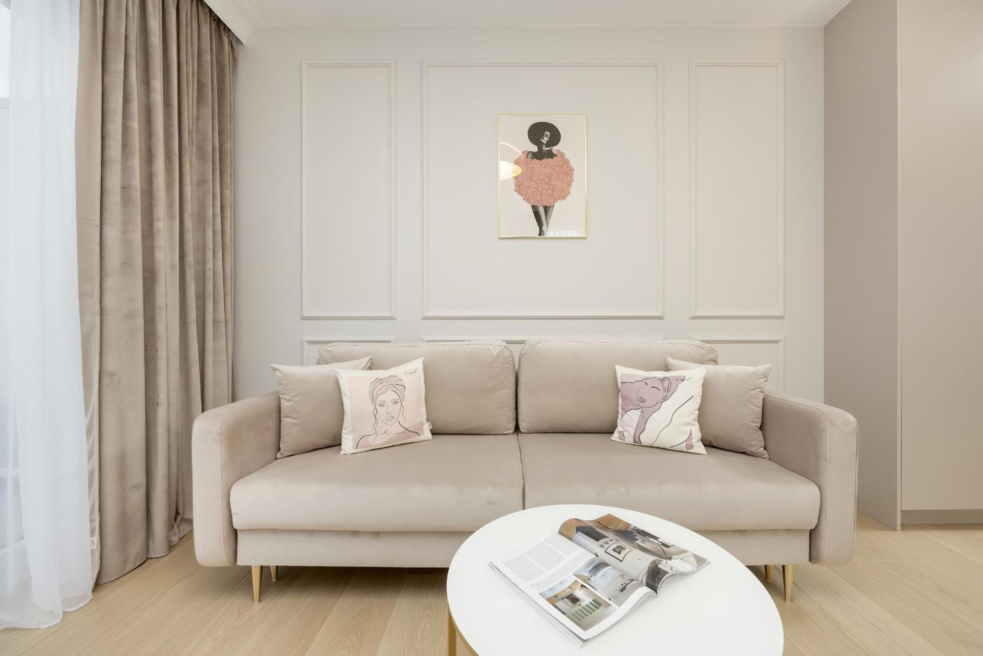 Butas Stylish With Balcony 7th Floor By Renters