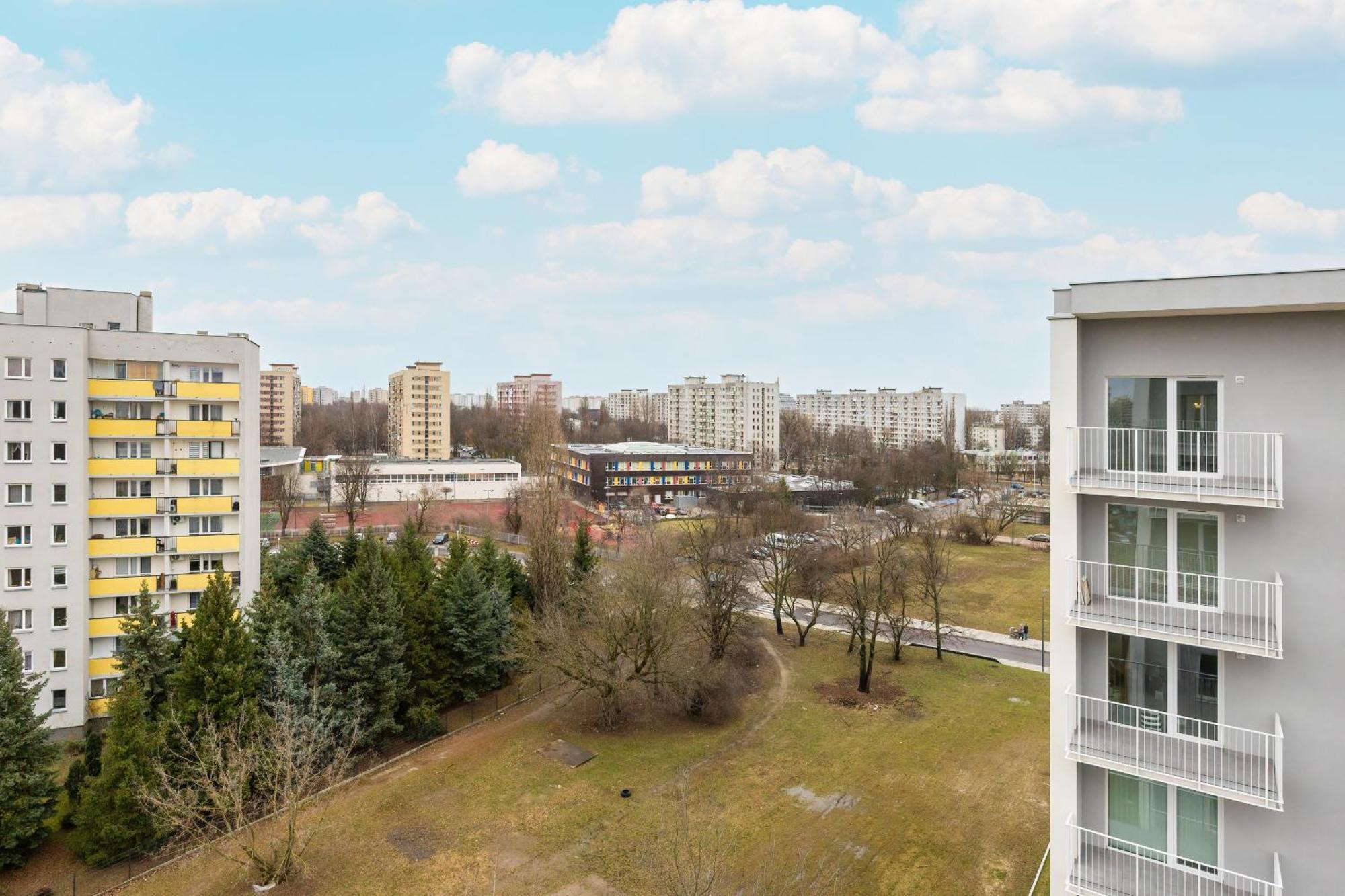 Butas Stylish With Balcony 7th Floor By Renters